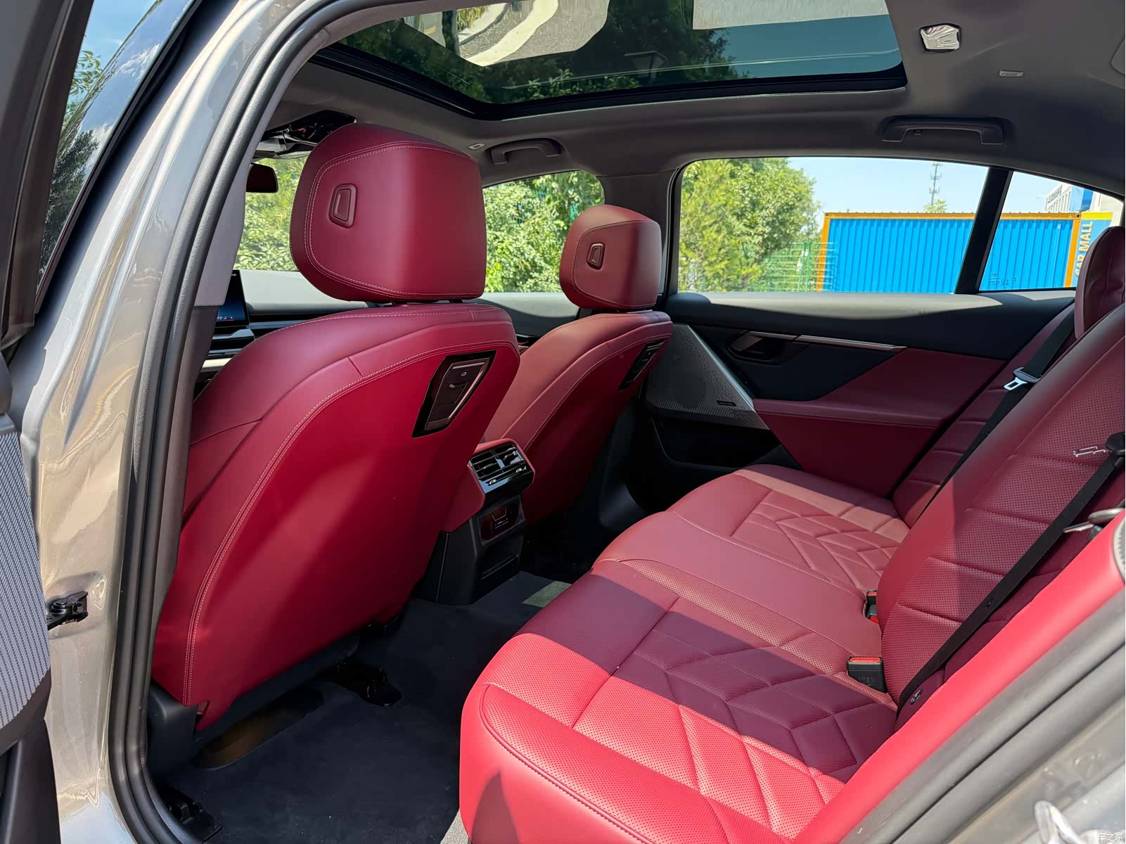 BMW 5 Series, 2025 11