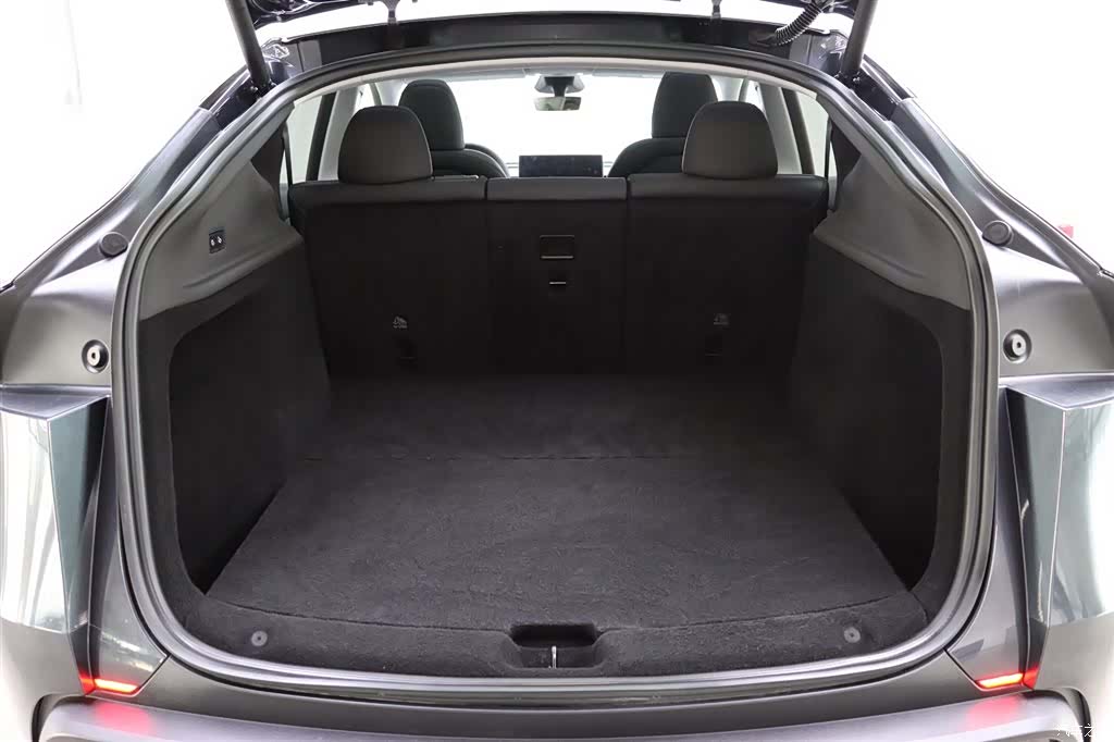 Tesla Model Y, 2025 27