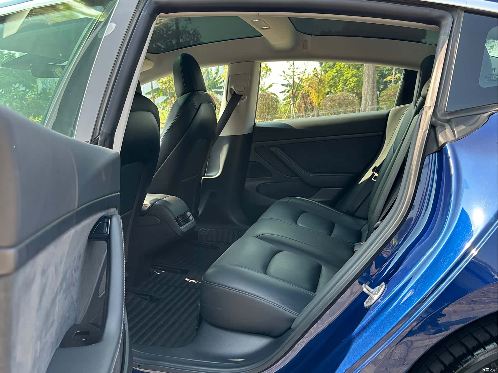Tesla Model 3, 2019 13