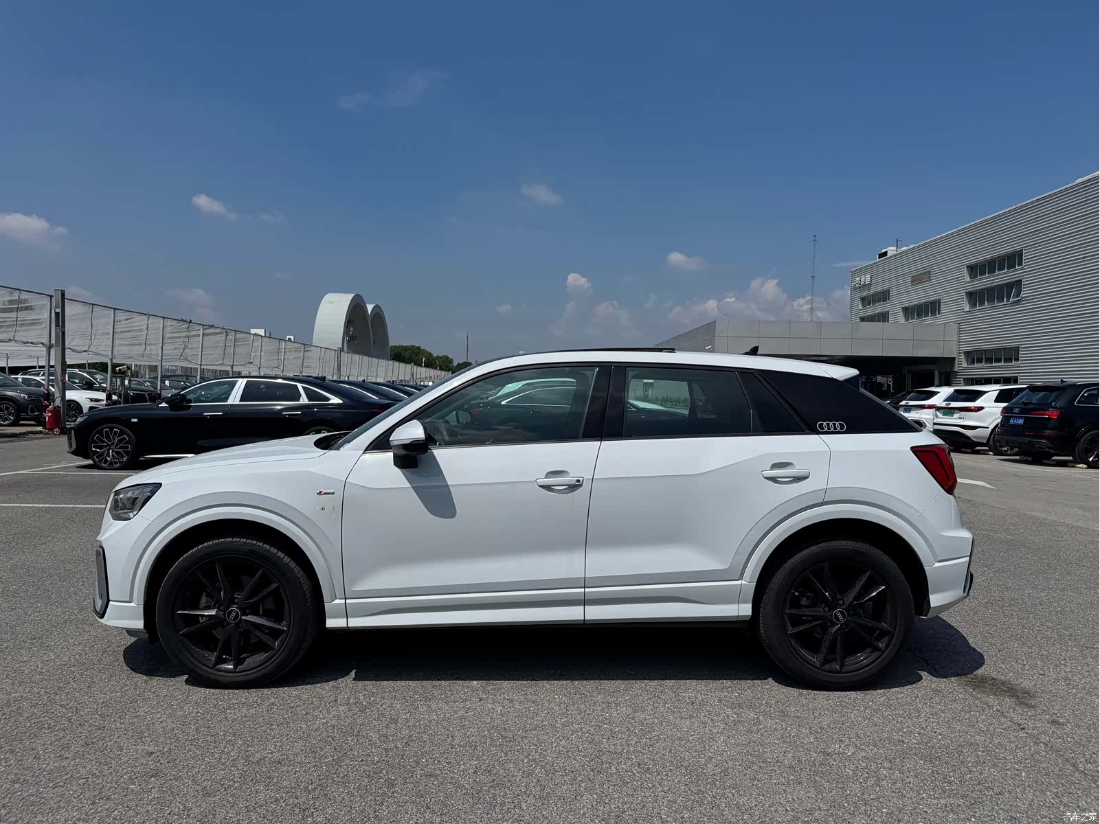 Audi Q2L, 2024 3