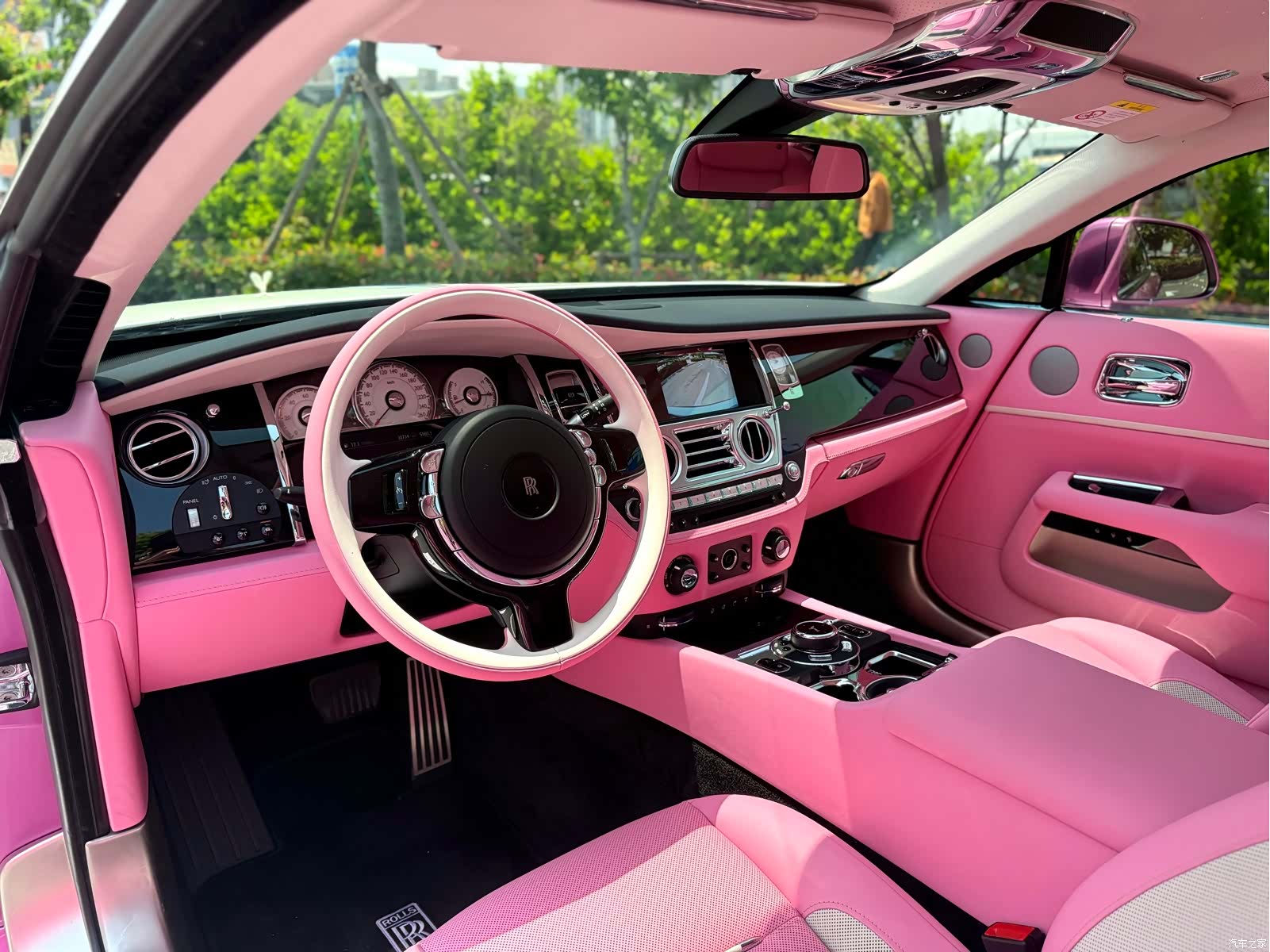 Rolls-Royce Wraith, 2020 4
