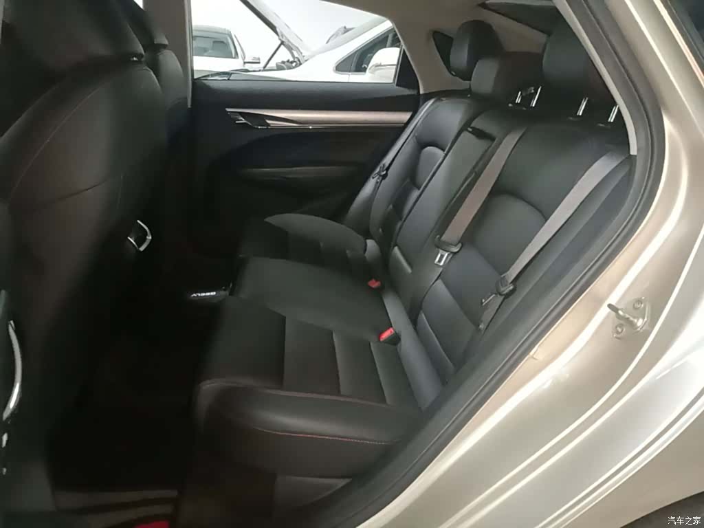 Geely Binray, 2019 17