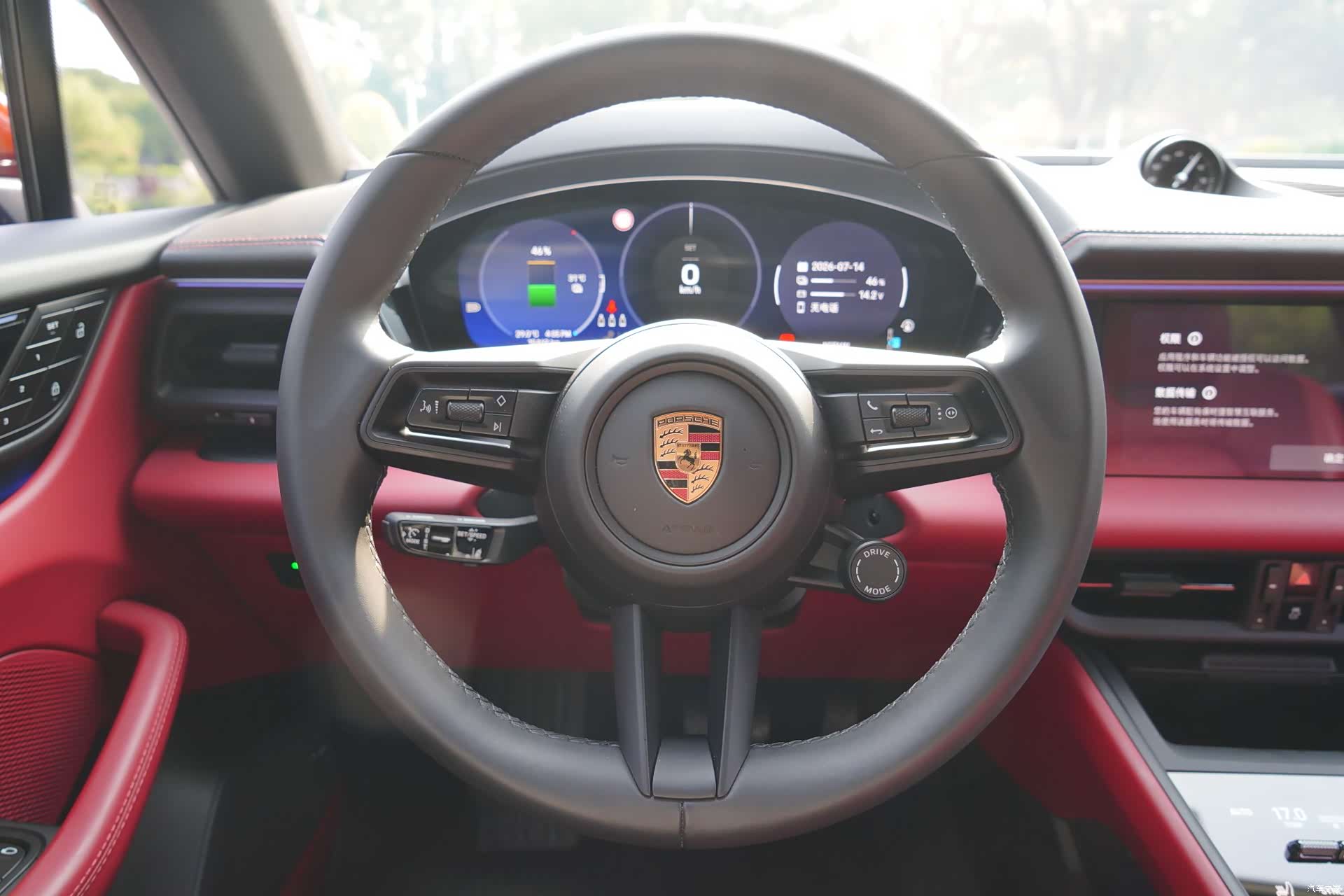 Porsche Macan, 2025 10