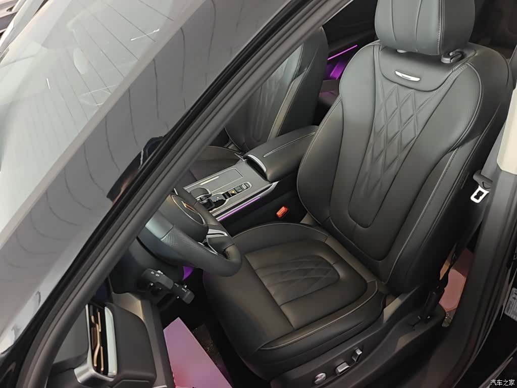 Hongqi HS7, 2025 15