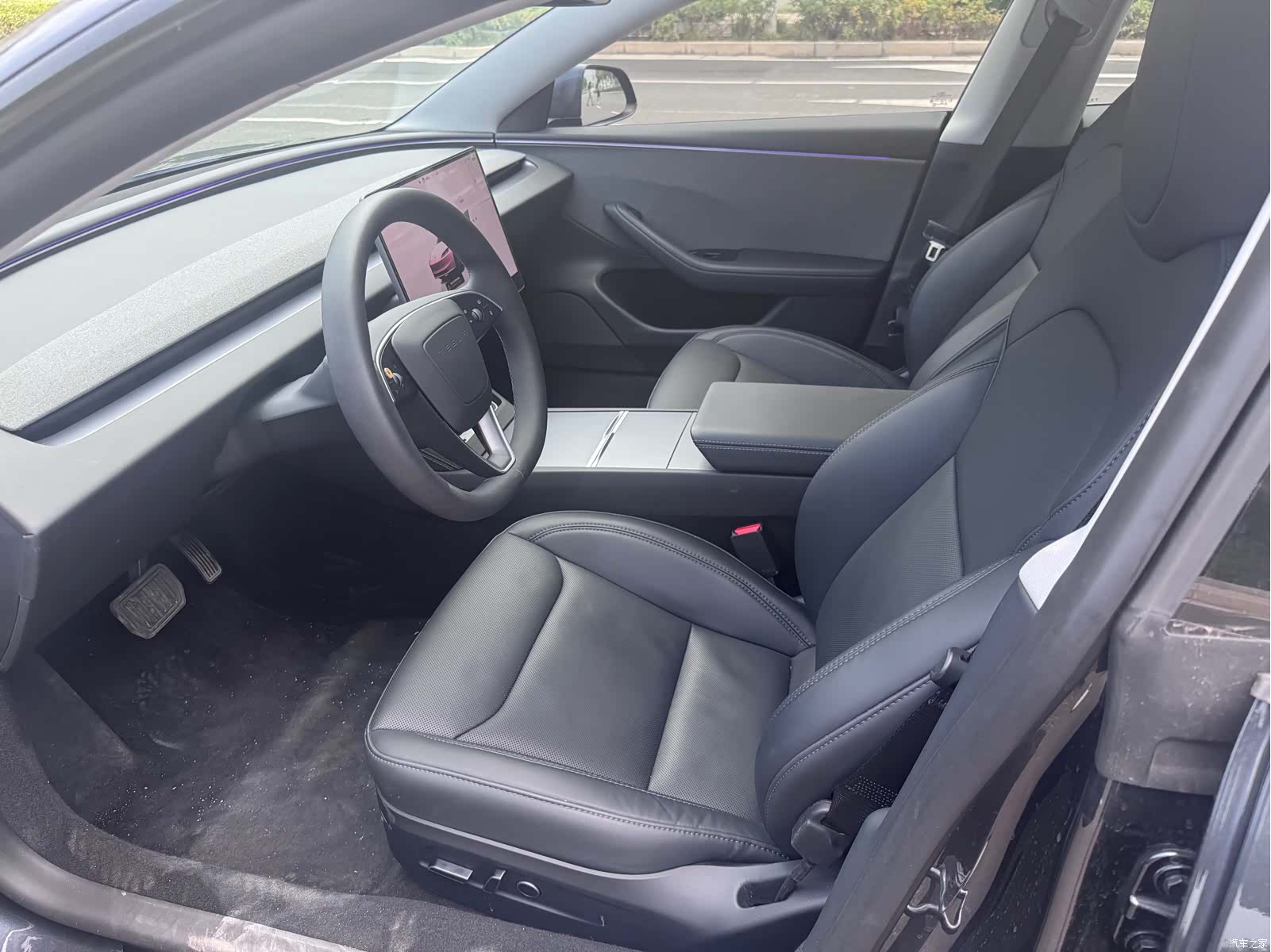 Tesla Model 3, 2025 4