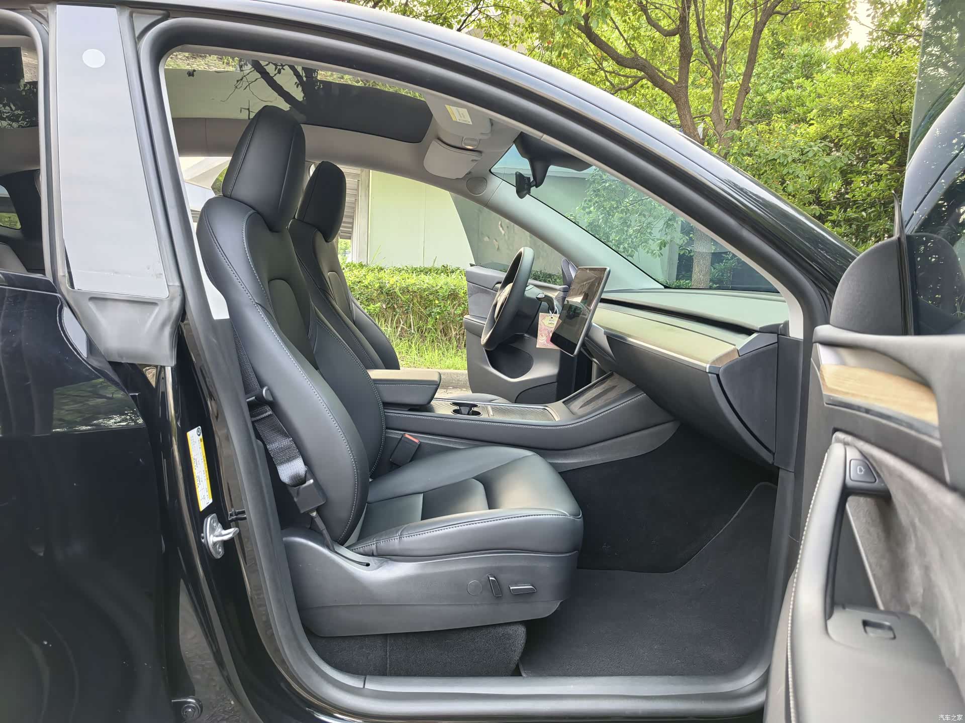 Tesla Model Y, 2022 13
