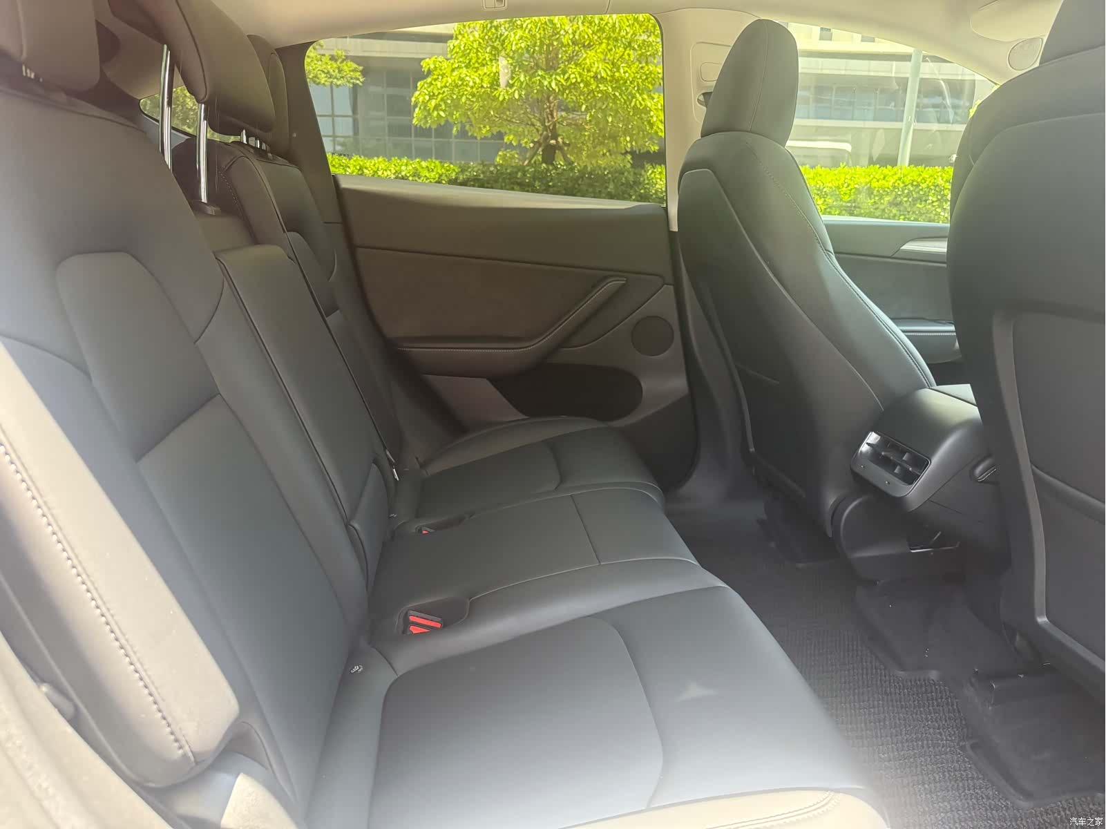 Tesla Model Y, 2023 19