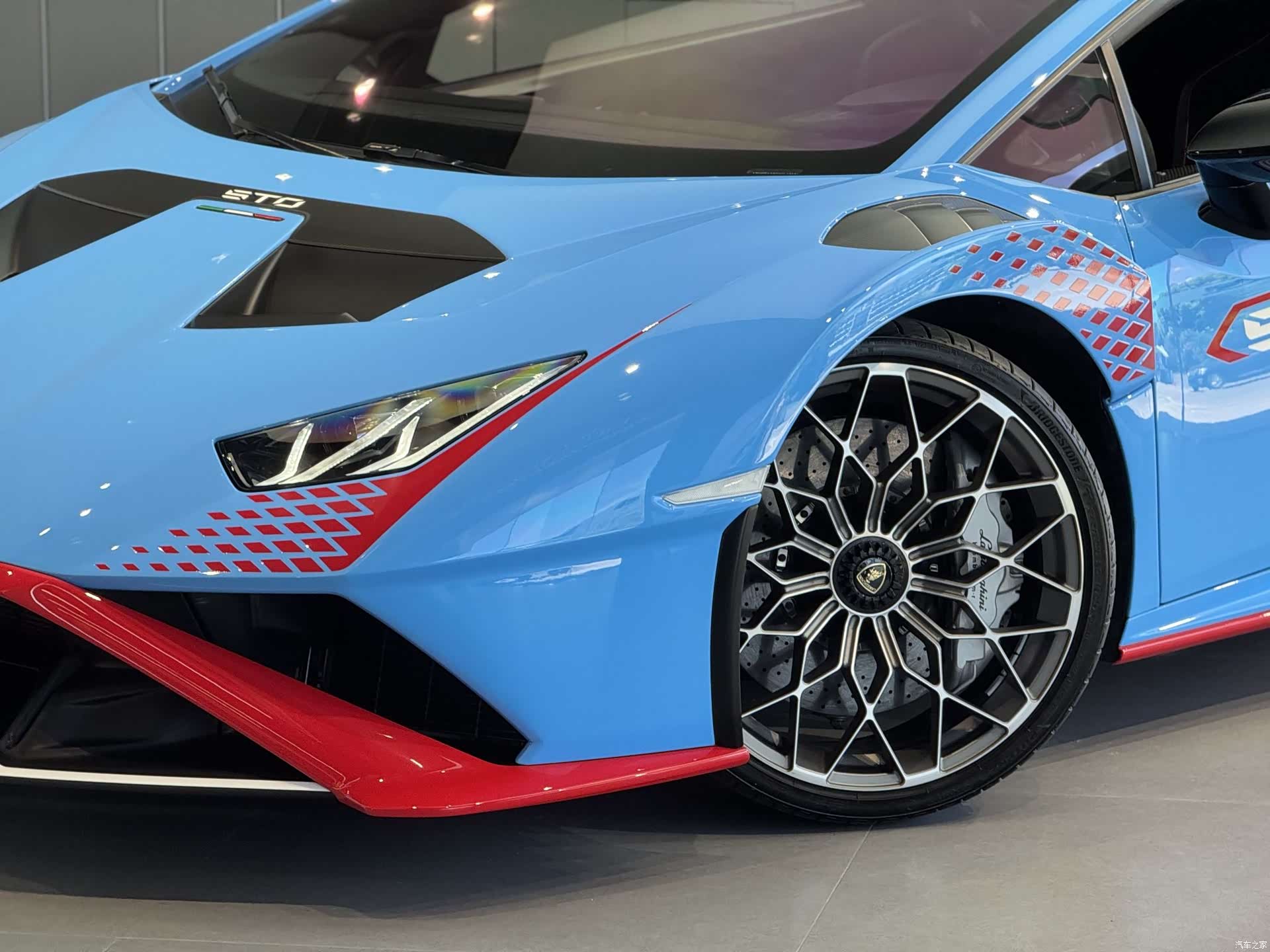 Lamborghini Huracán, 2024 все фото