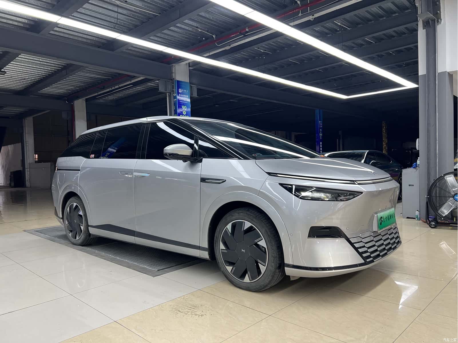 Xpeng X9, 2024 3
