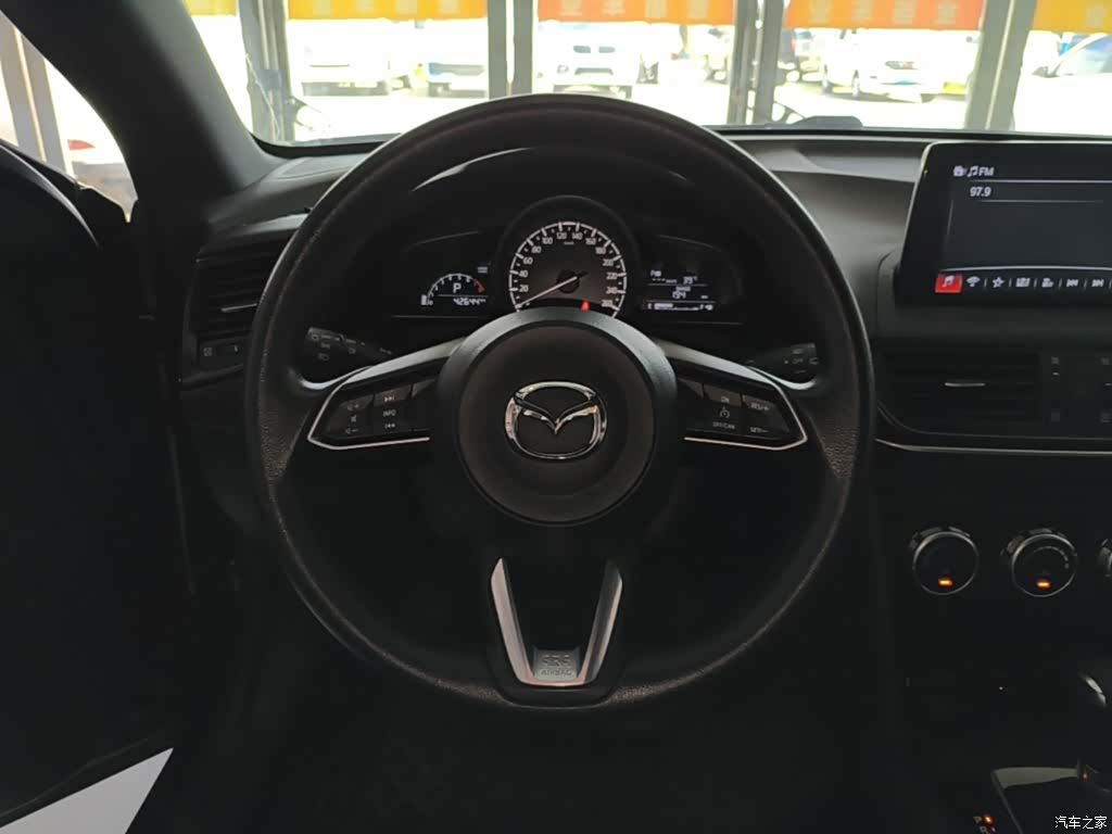 Mazda CX-4, 2022 11