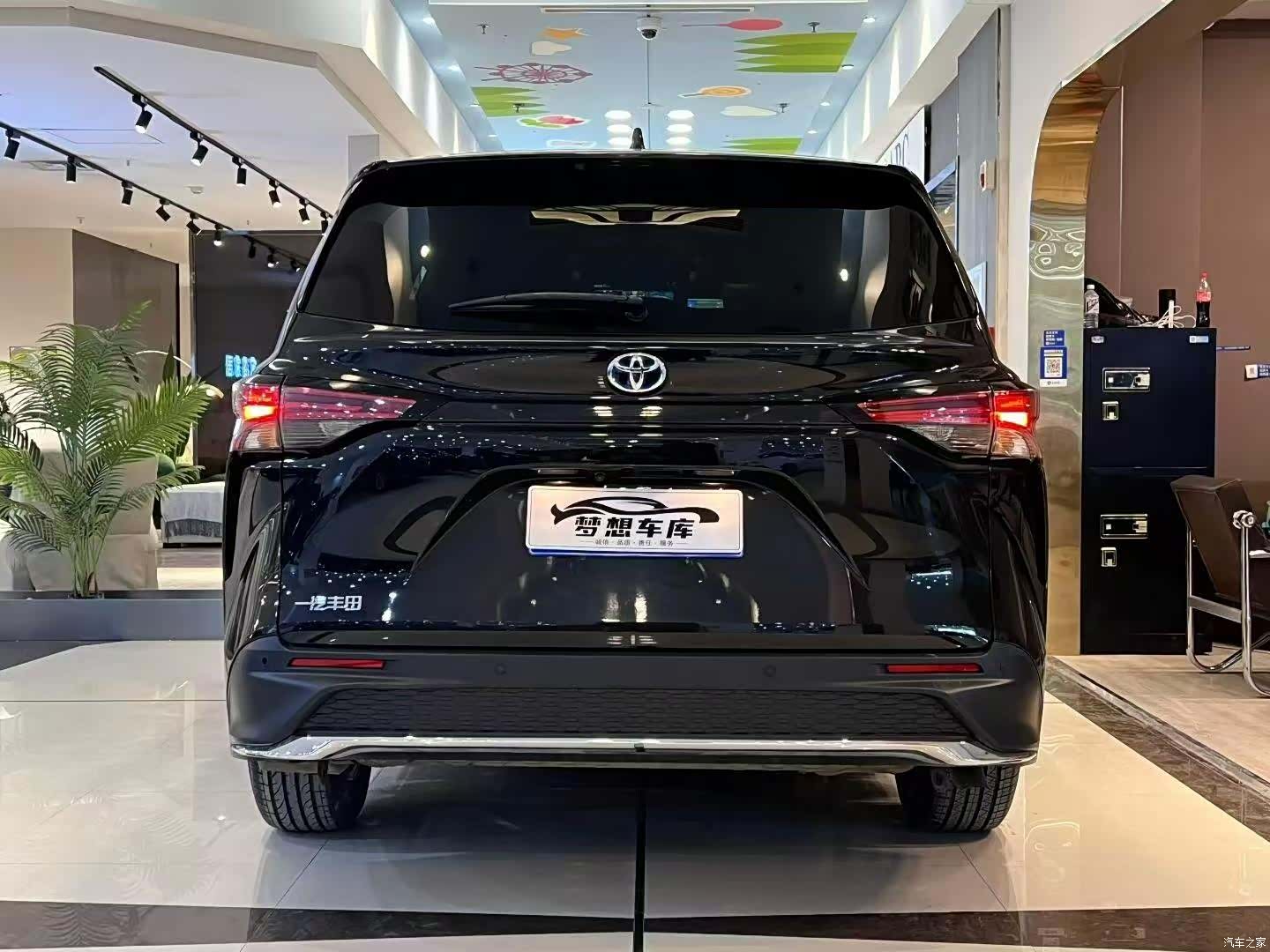 Toyota Granvia, 2024 8