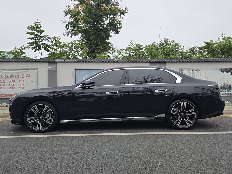 BMW 7-Series 2023, фото 4