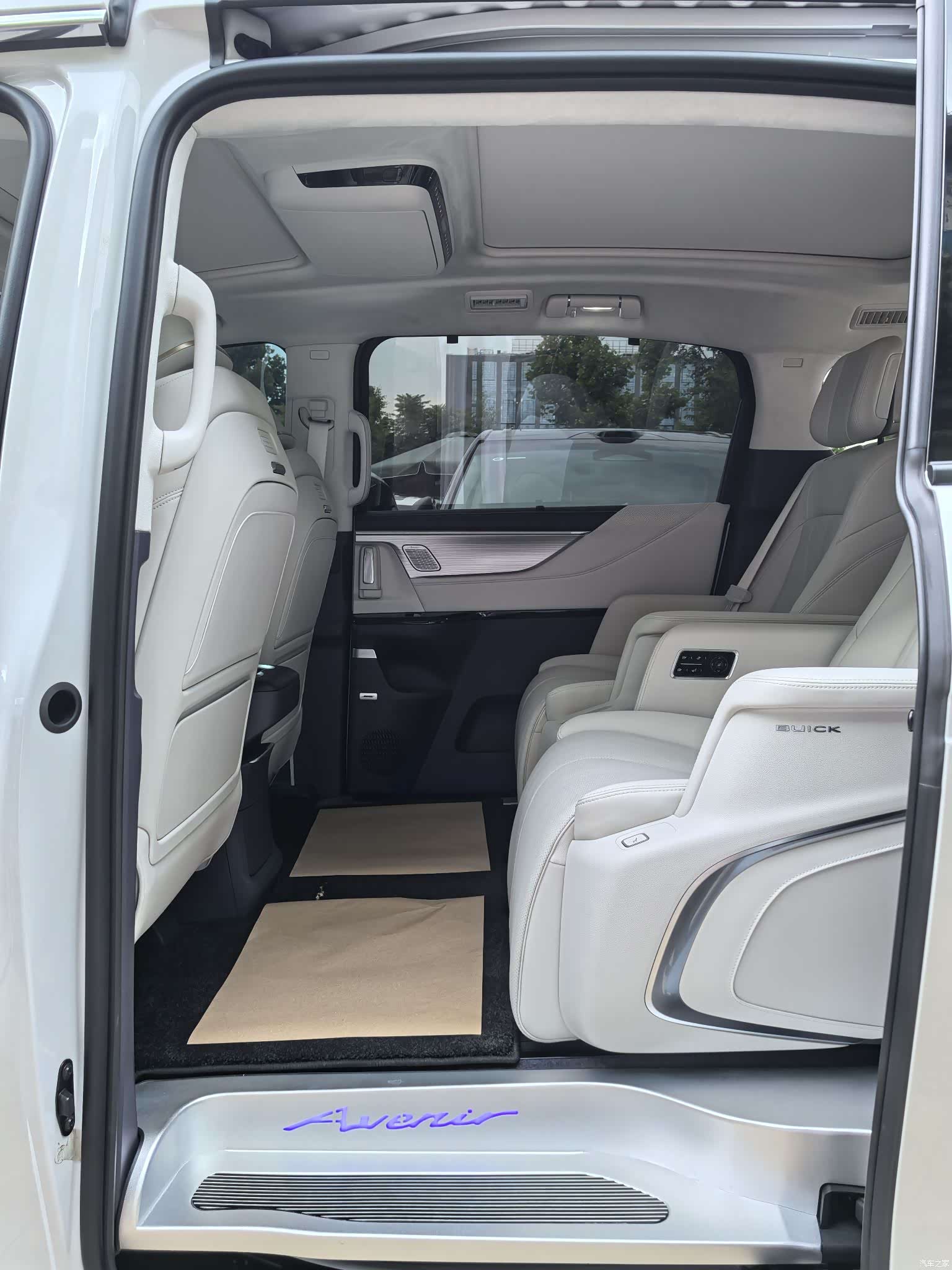 Buick GL8, 2025 9