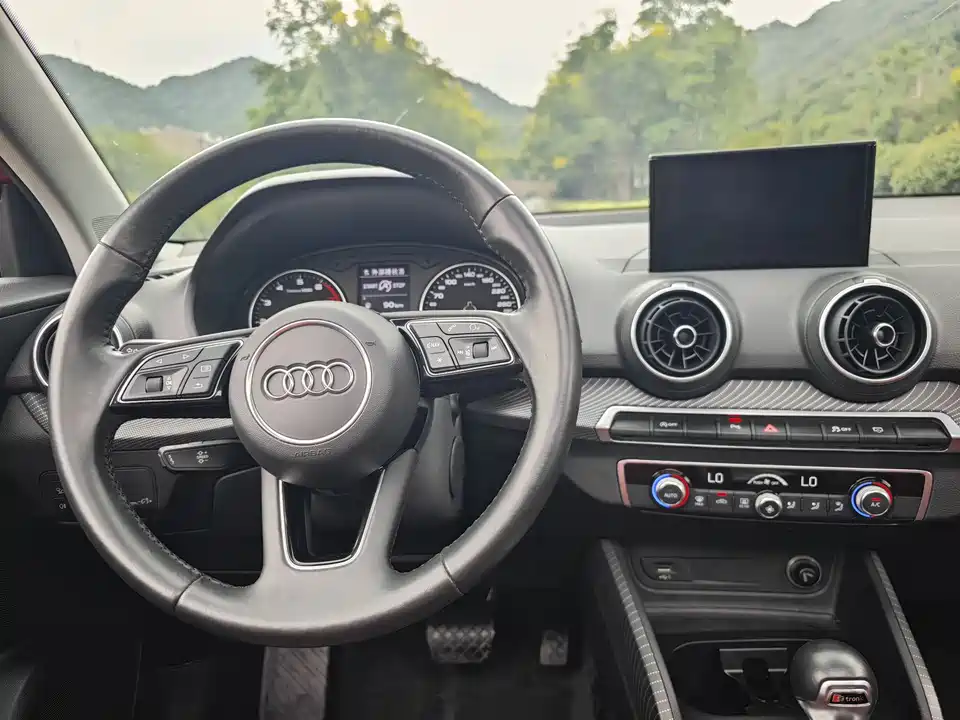Audi Q2L Audi Q2L