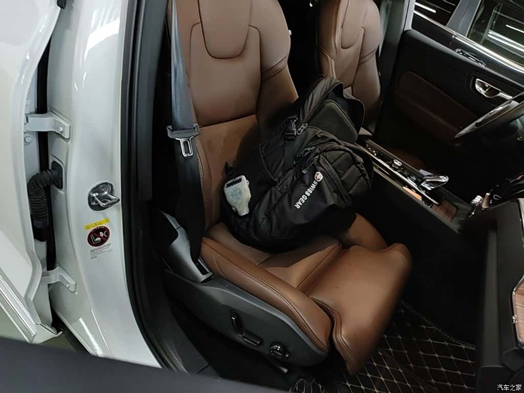 Volvo XC60, 2024 25