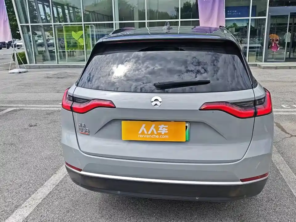NIO ES8