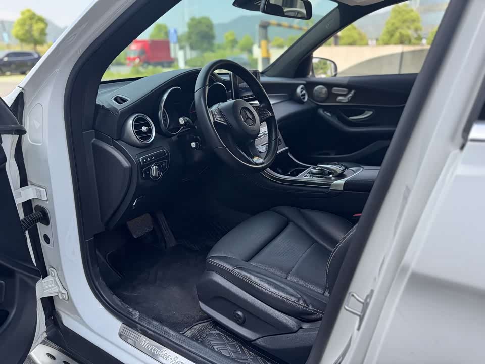 Mercedes-Benz GLC Mercedes-Benz GLC