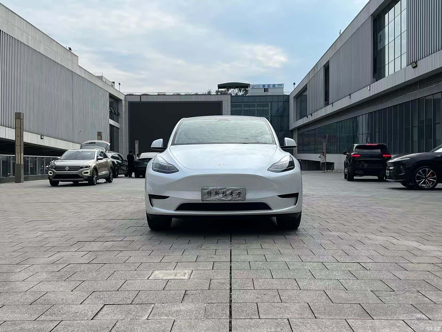 Tesla Model Y, 2023 2