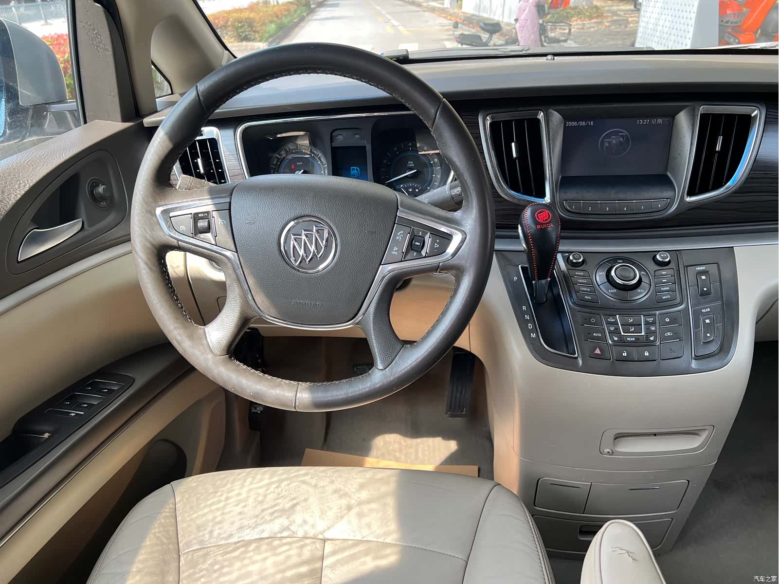 Buick GL8, 2012 10