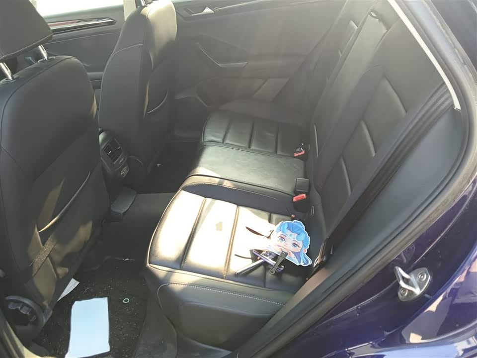 Volkswagen T-ROC exploring Songs