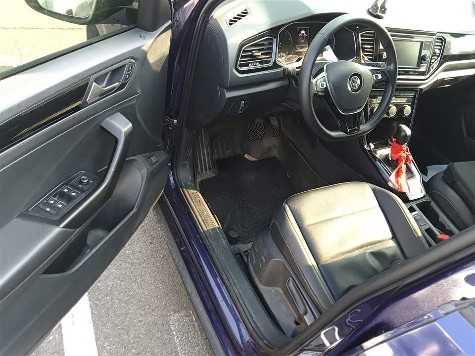 Volkswagen T-ROC exploring Songs