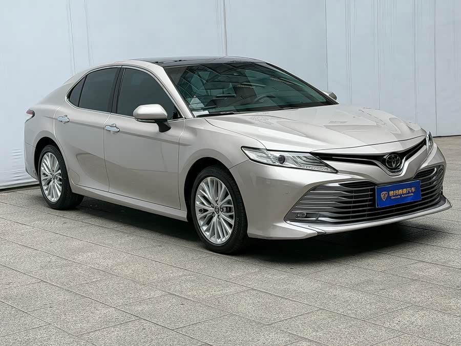 Toyota Camry 2021, фото 3