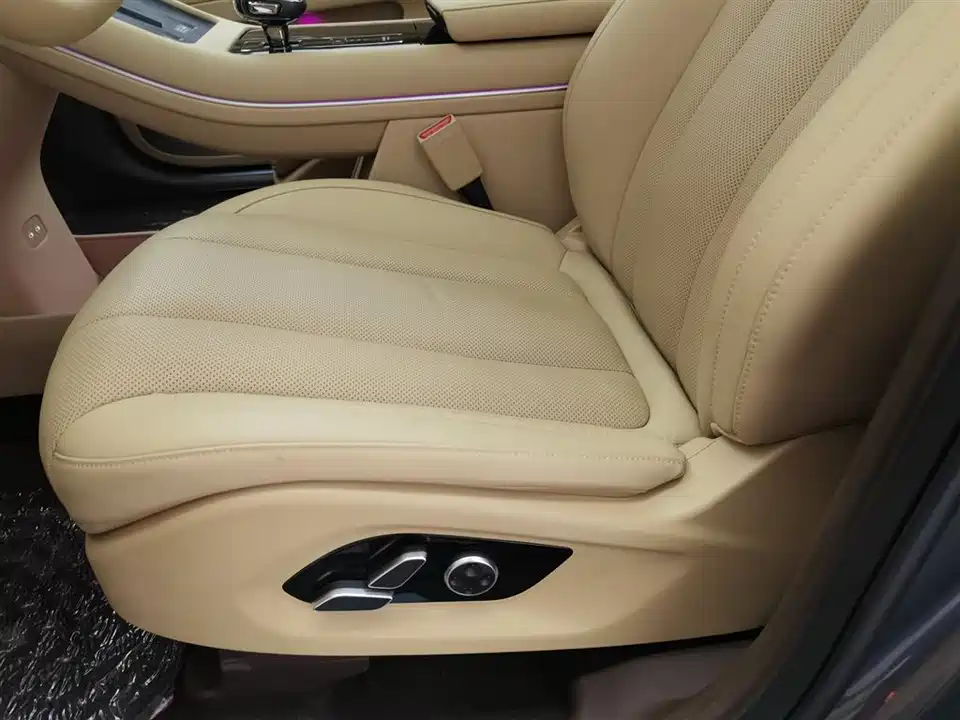 AITO Ask the world M7