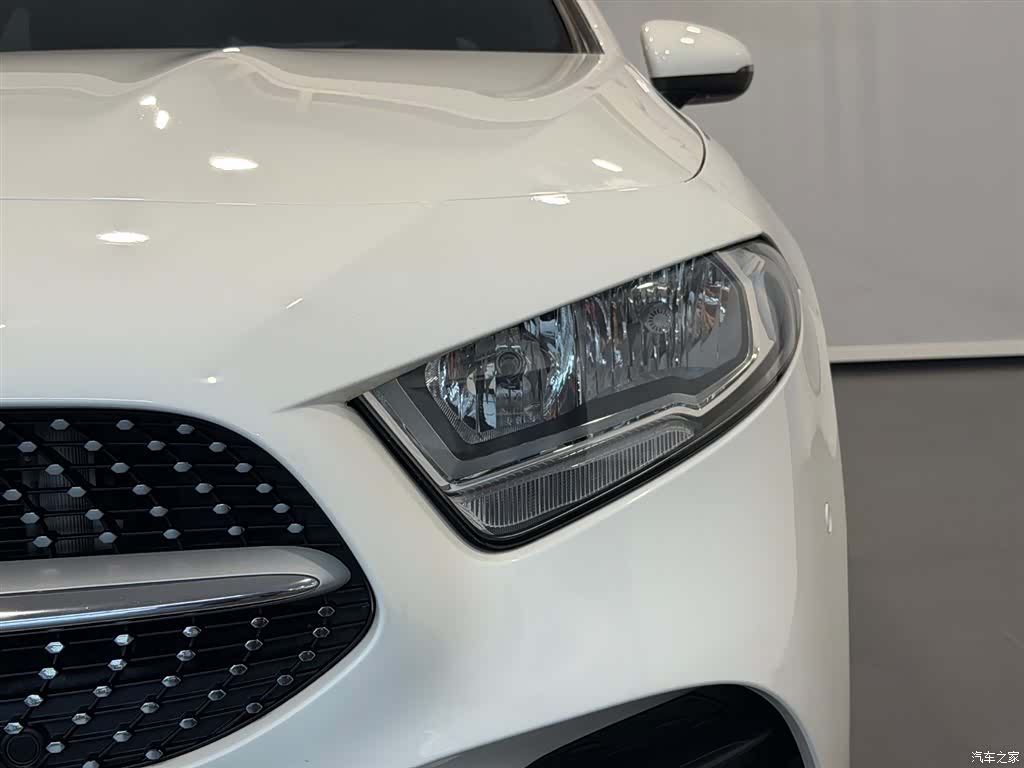 Mercedes-Benz A-Class, 2019 13