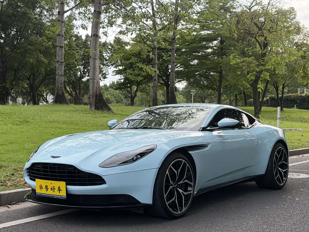 Aston Martin DB11