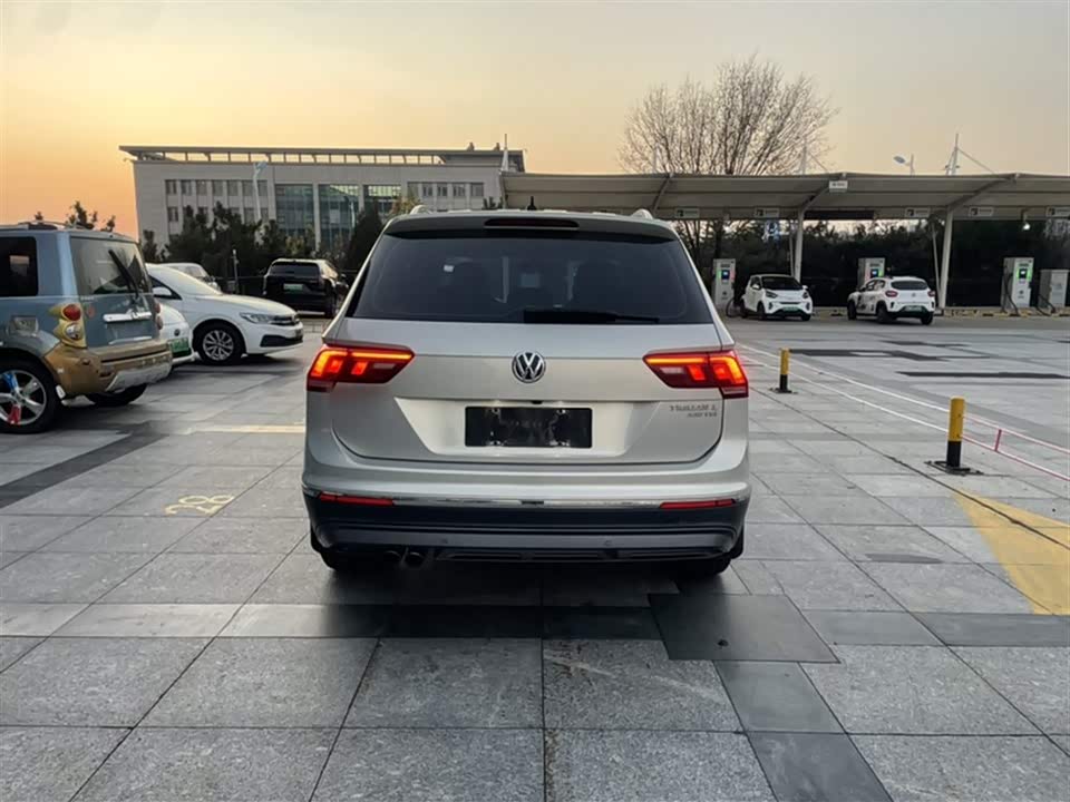 Volkswagen Tiguan L