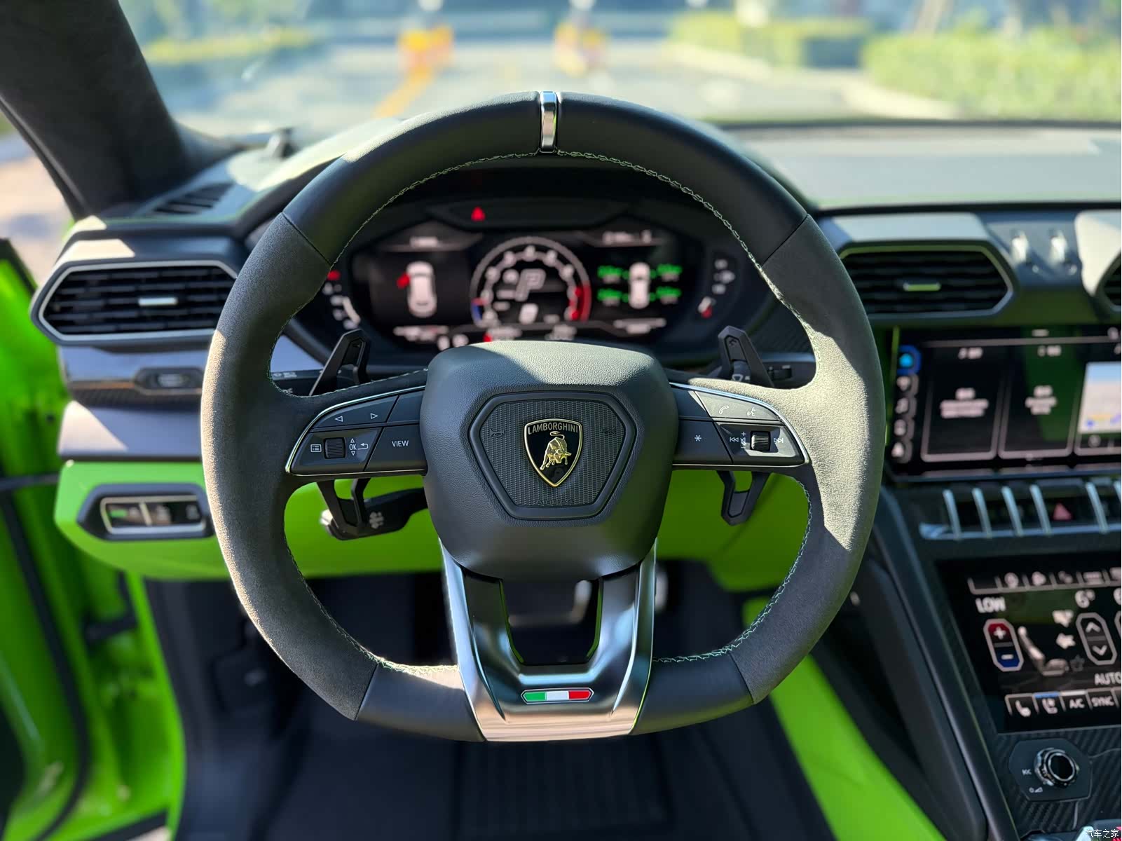 Lamborghini Urus, 2023 7