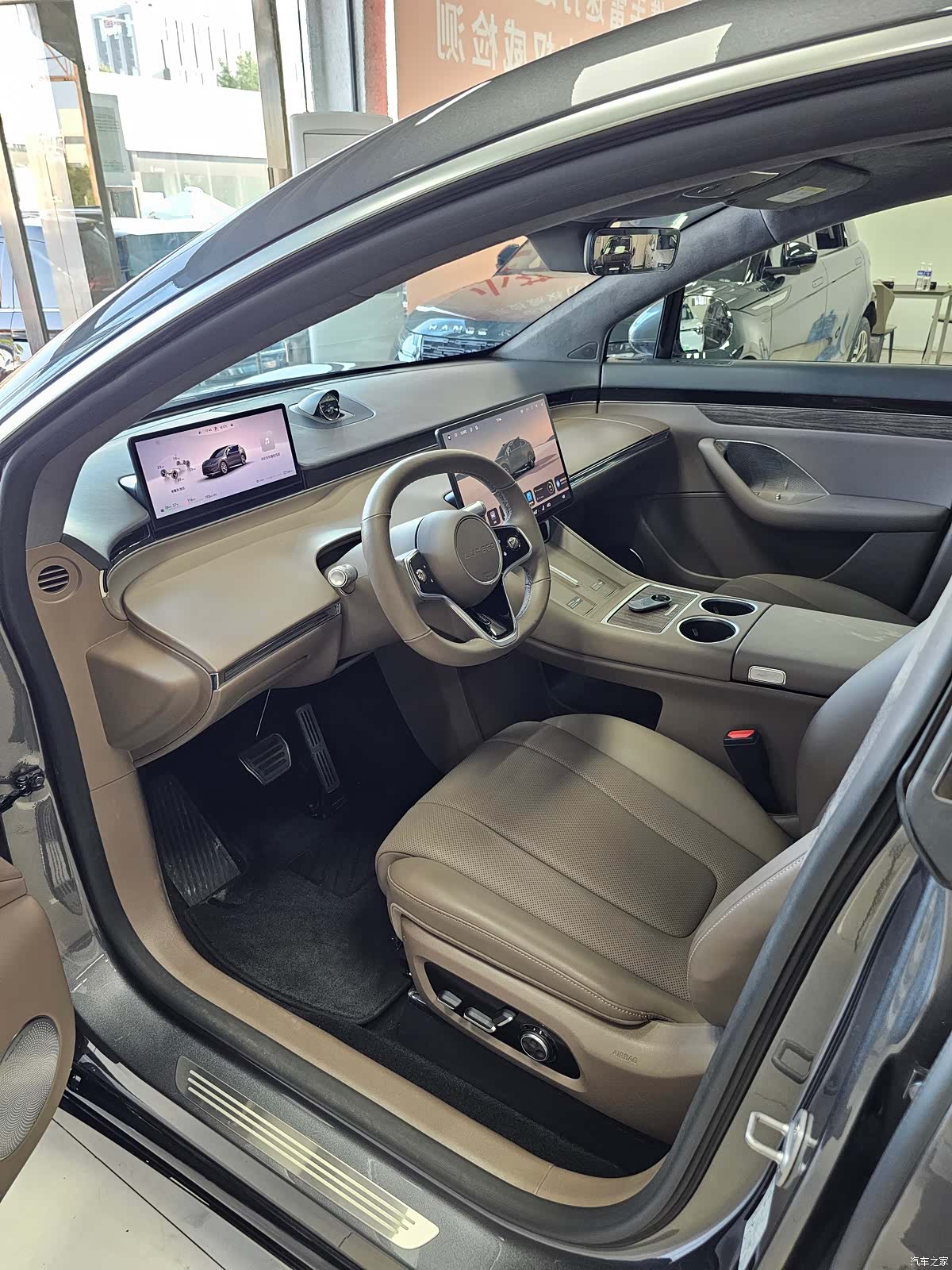 Luxeed R7, 2025 10