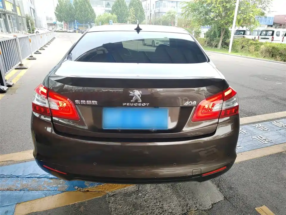 Peugeot 408