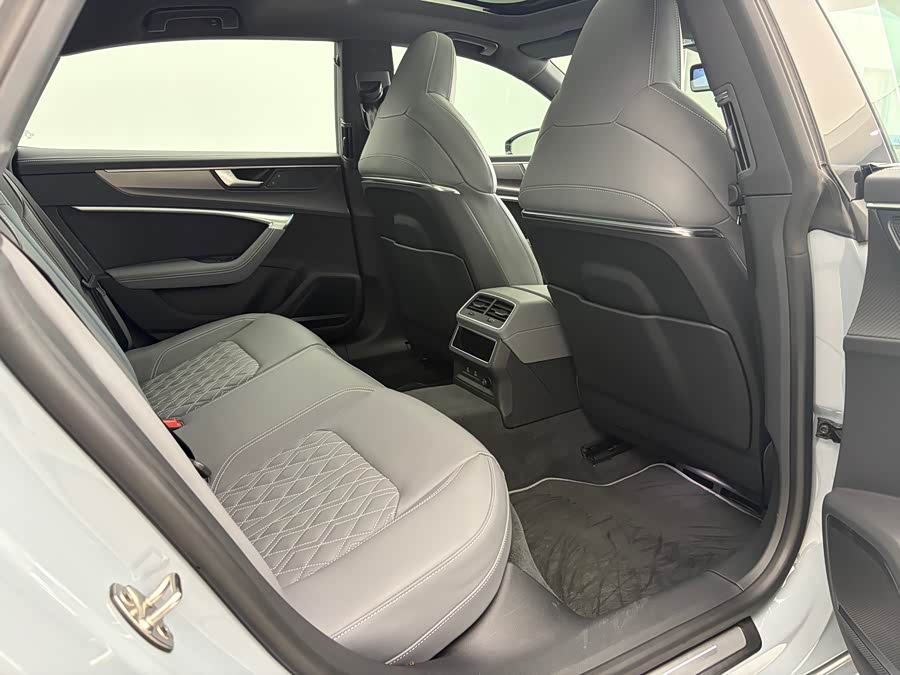 Audi A7L 2025, фото 11