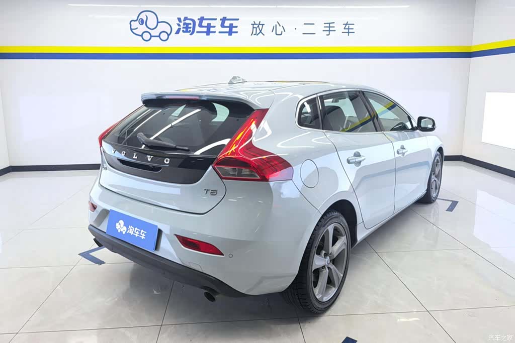 Volvo V40, 2014 3