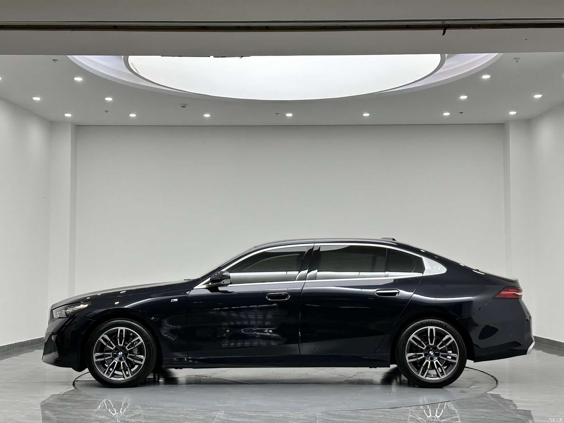 BMW 5 Series, 2024 все фото