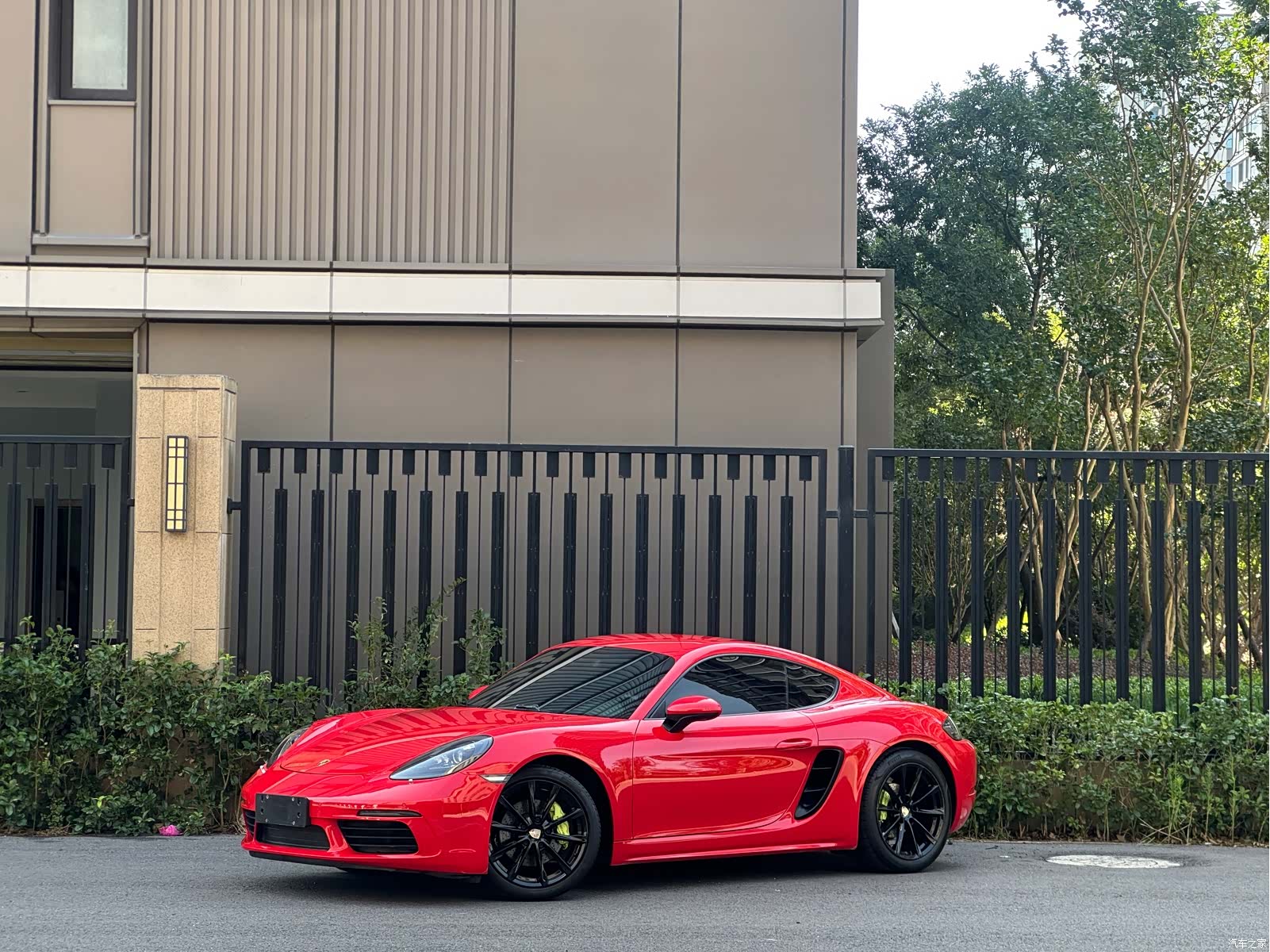 Porsche Cayman, 2017 1