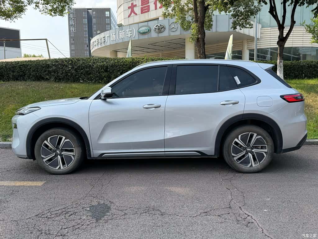 Geely 7, 2025 3