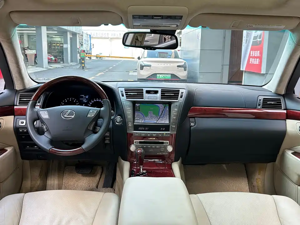 Lexus LS