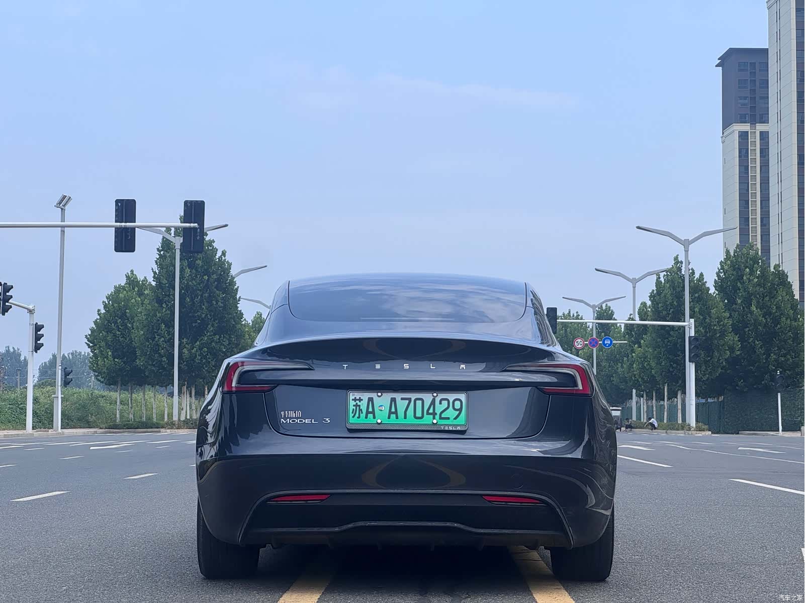Tesla Model 3, 2025 8
