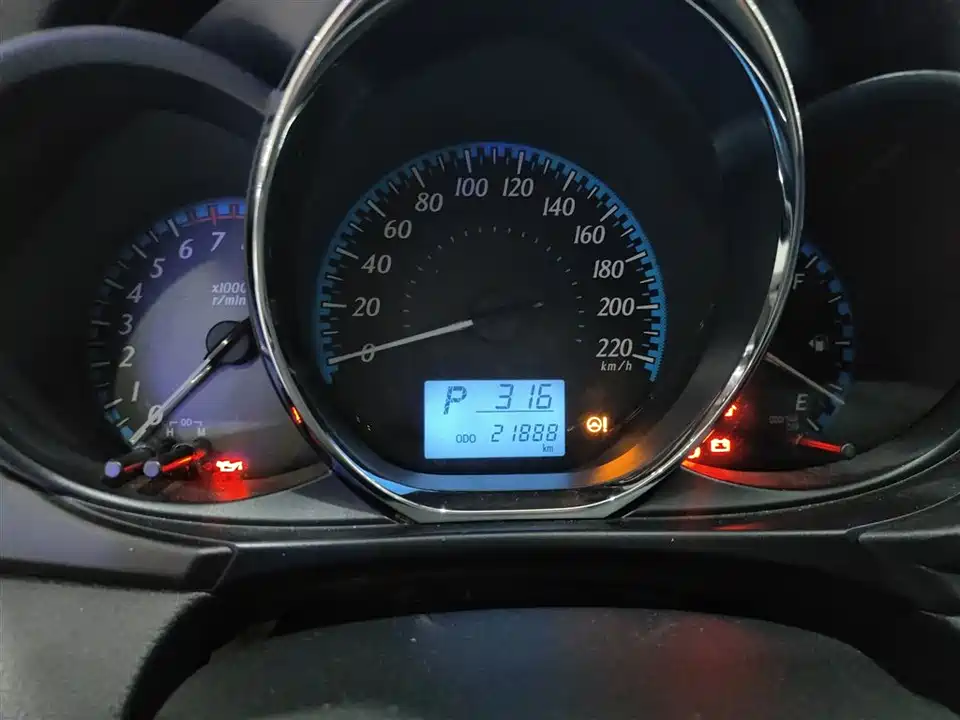 Toyota YARiS L to enjoy