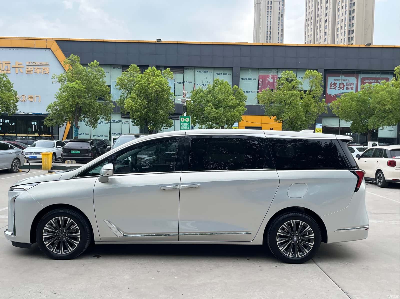Buick GL8, 2025 4