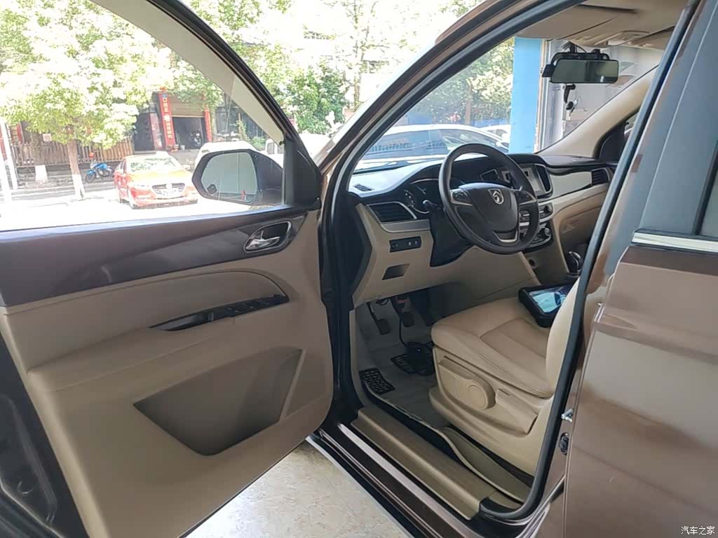 Wuling 730, 2016 16