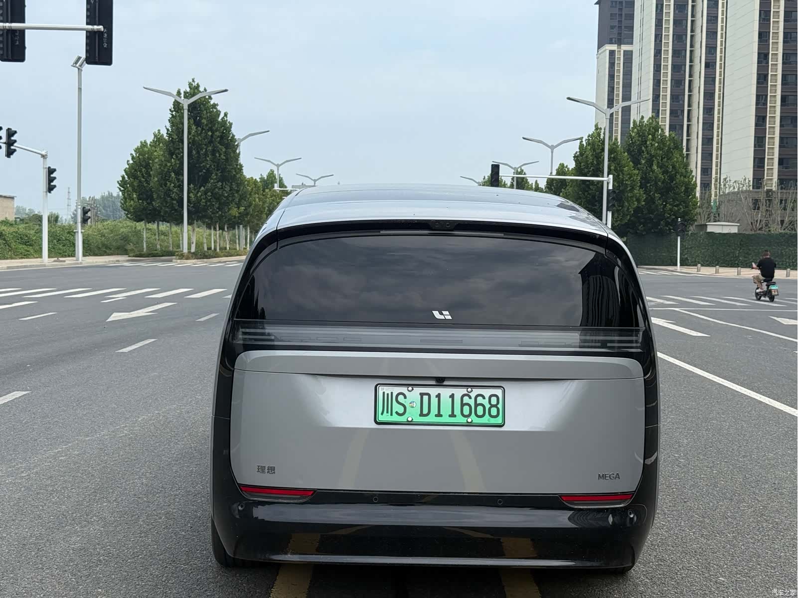 Li Auto MEGA, 2024 8