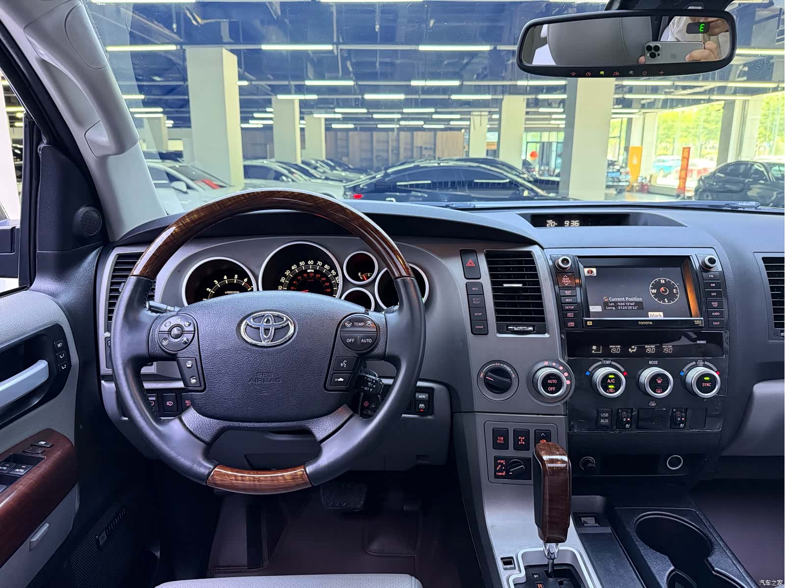 Toyota Sequoia, 2011 12