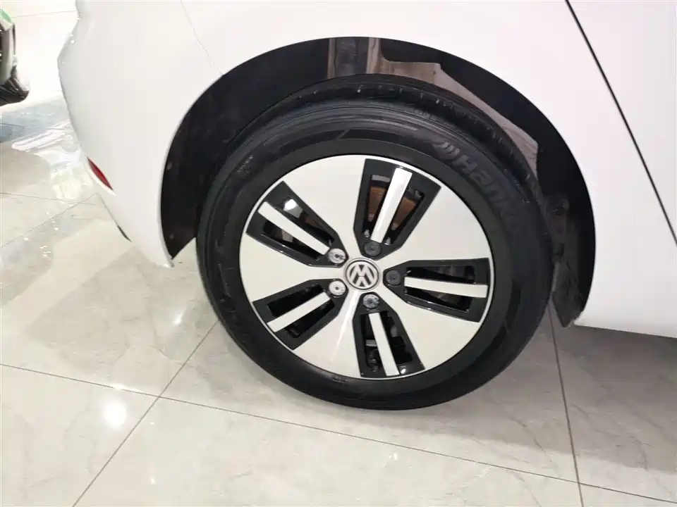 Volkswagen Golf*pure electricity