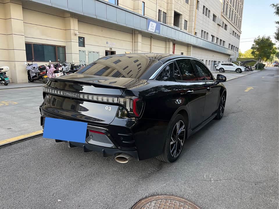 Lynk & Co 03