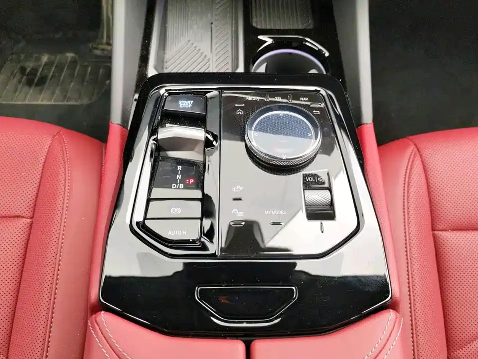 BMW i5