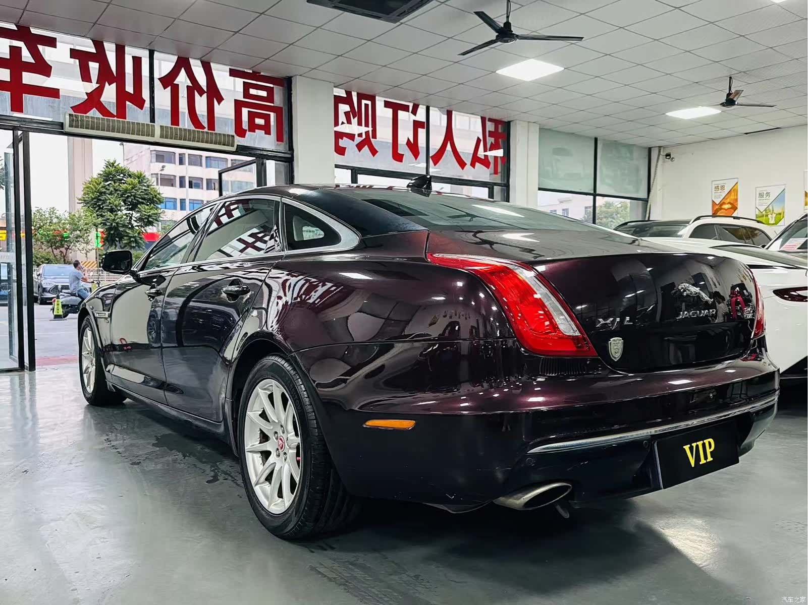 Jaguar XJ, 2017 4