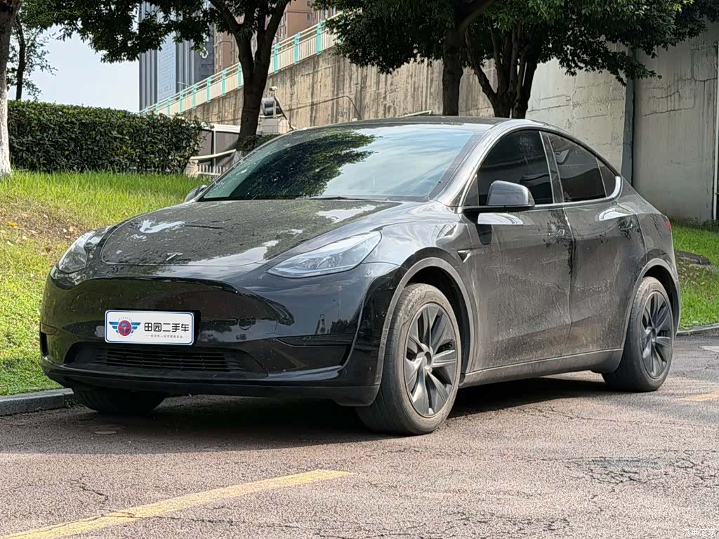 Tesla Model Y, 2023 1
